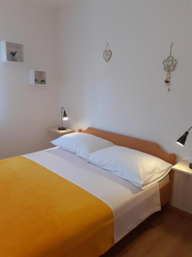 Appartement Apartman Paola à Malinska Extérieur photo